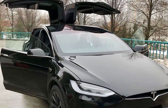 Заблокирован руль TESLA